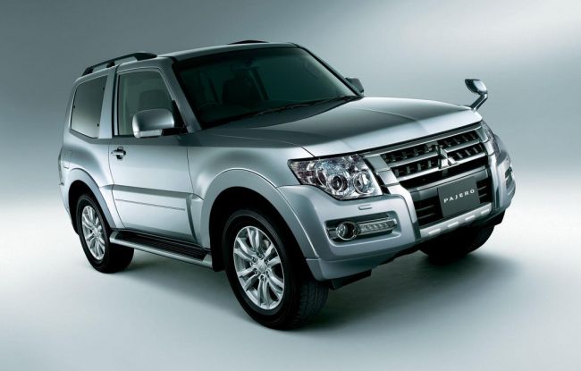 2015 Mitsubishi Pajero Exterior