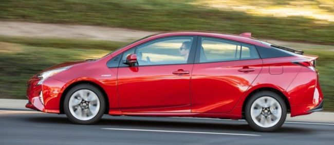 2016 Toyota Prius Red Side View