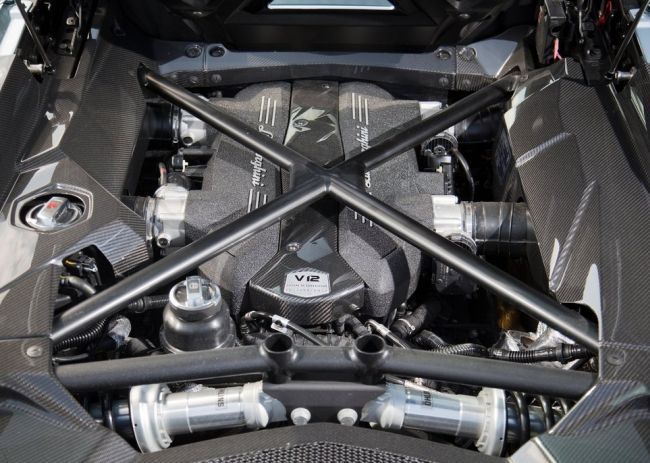 2015 Lamborghini Aventador Engine 1