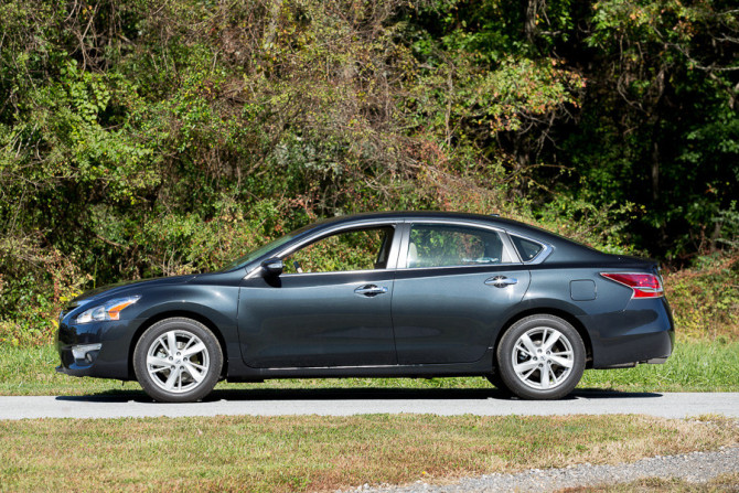 nissan altima side view