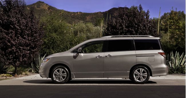 2015 Nissan Quest Side View