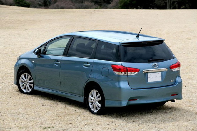 2015 Toyota Wish Rear