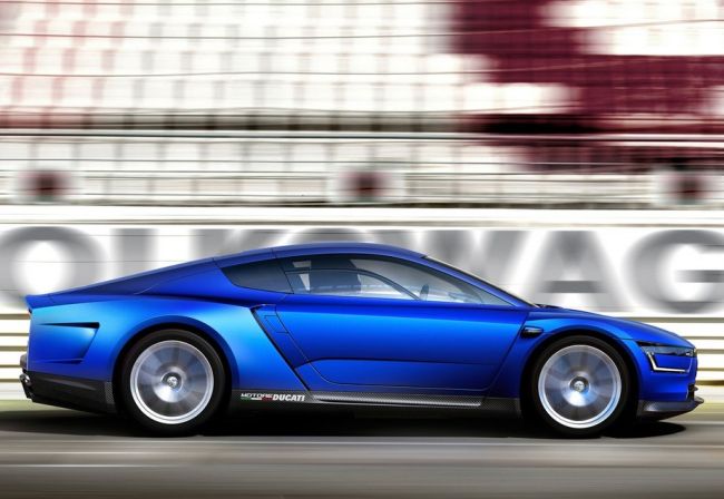 Volkswagen XL1 Side View