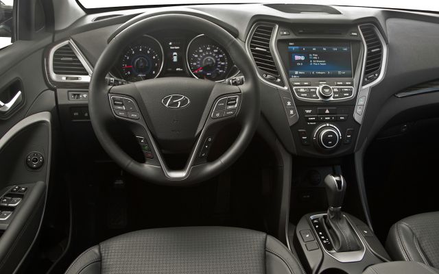 2015 Hyundai Santa Fe changes interior