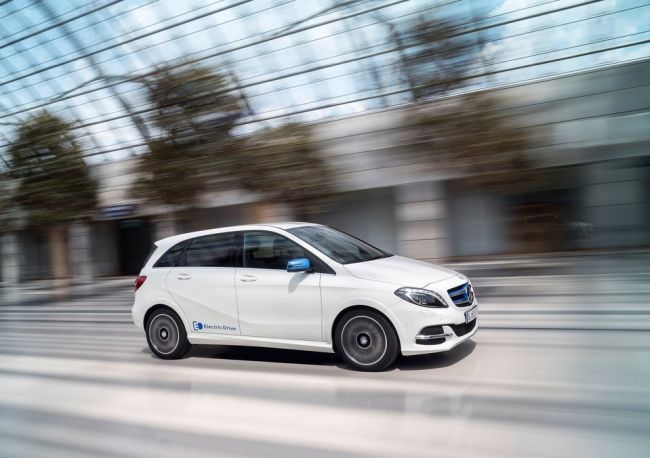 2015 Mercedes B200 Side View