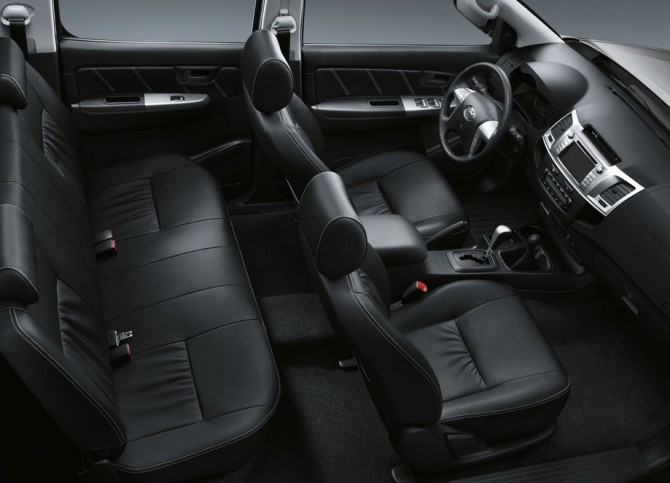 2015 Toyota Hilux Interior