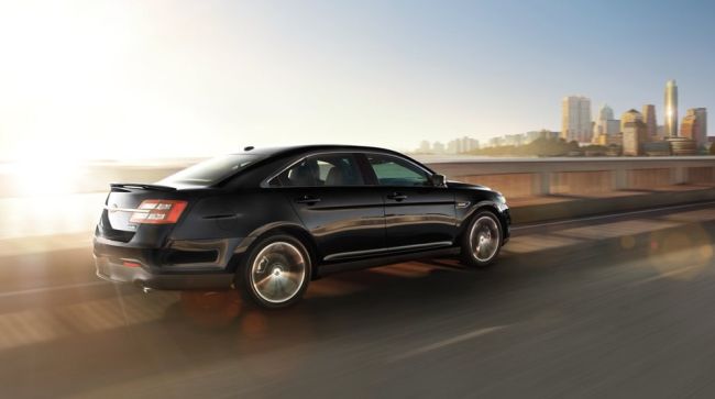 2016 Ford Taurus Side View