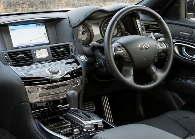 2015 Infiniti Q70 Interior