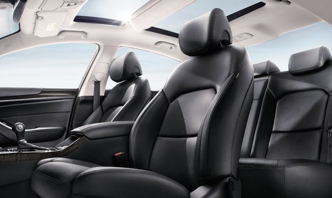 2016 Kia Cadenza Interior