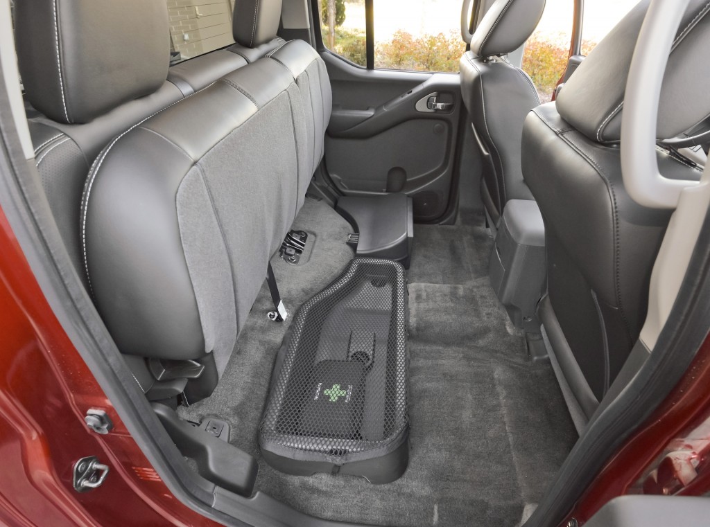 Nissan Frontier 2015 interior
