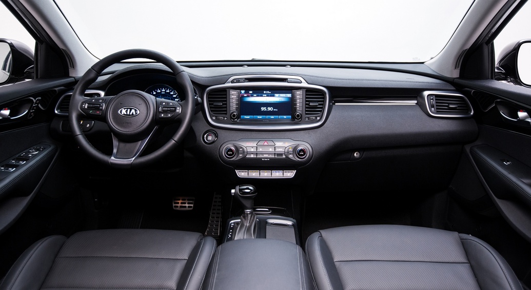 2016 Kia Sorento interior