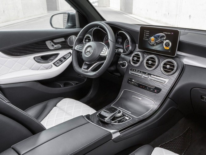 2016 Mercedes GLC Dashboard