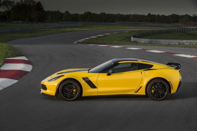 2016 Chevrolet Corvette Z06 C7.R Side View