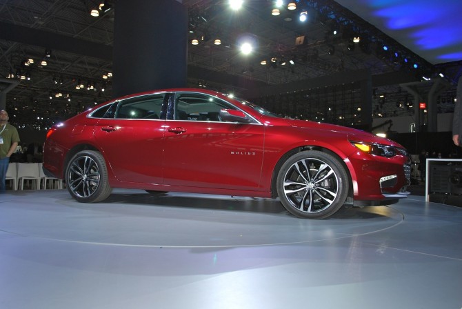 2016 Chevrolet Malibu Hybrid Side View