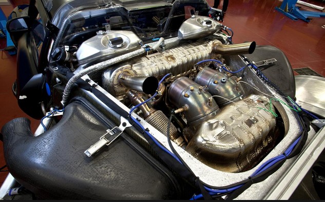 2015 Porsche 918 Spyder Engine