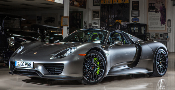 2015 Porsche 918 Spyder Side View