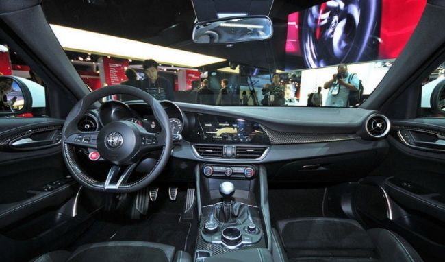 2016 Alfa Romeo Giulia Interior