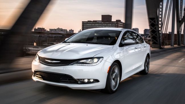 2016 Chrysler 100 Front