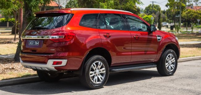 2016 Ford Everest Rear and Side
