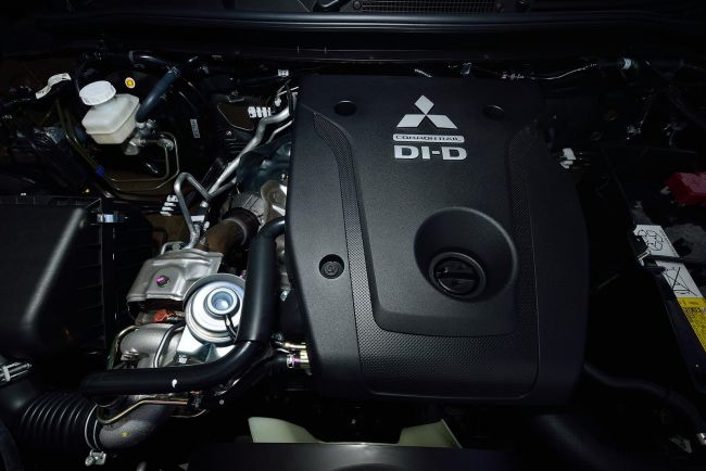 2016 Mitsubishi Pajero Sport Engine