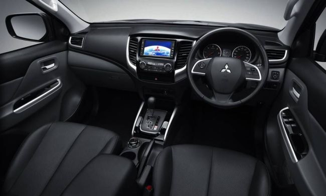 2016 Mitsubishi Pajero Sport Interior