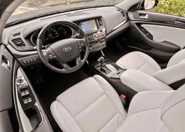 2016 Kia Cadenza Dashboard