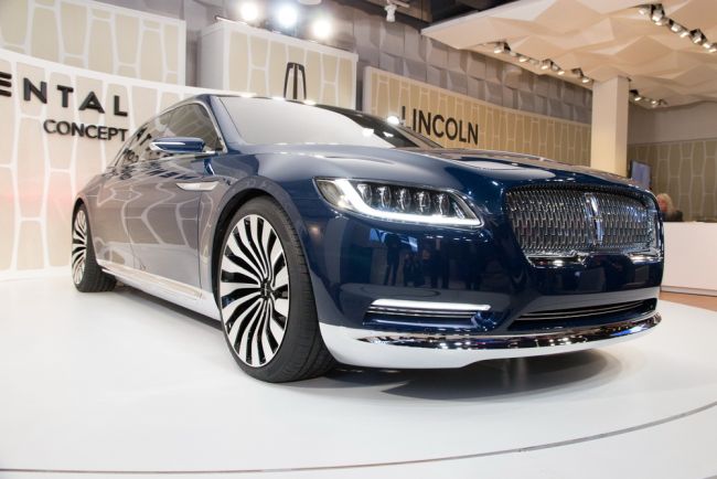 2017 Lincoln Continental Front Side