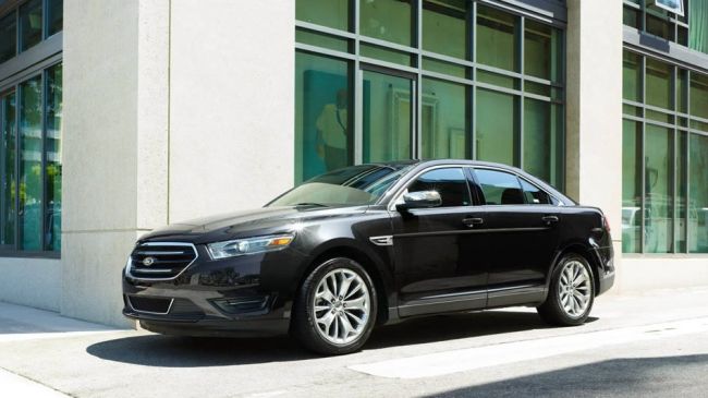 2016 Ford Taurus Black