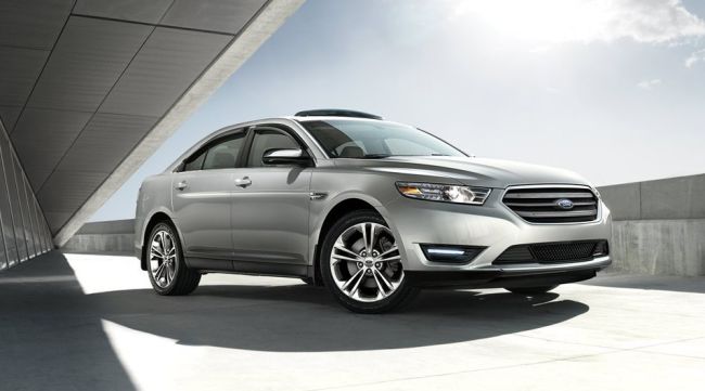 2016 Ford Taurus Front Right Side