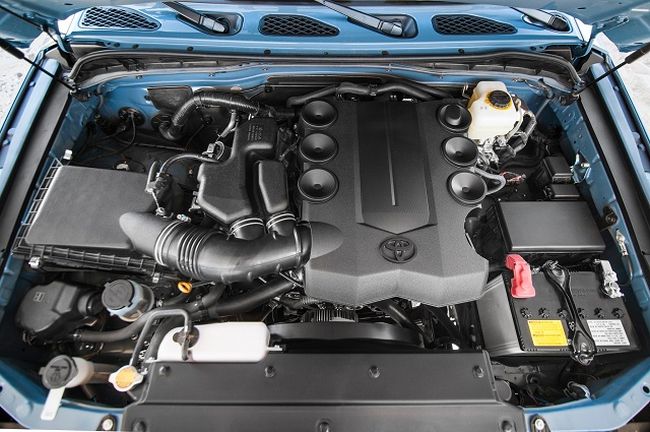 2016-Toyota-FJ-Cruiser-Engine