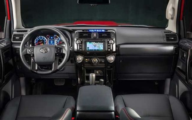 2016-Toyota-FJ-Cruiser-Interior