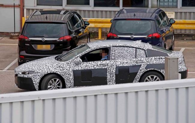 2017 Buick Regal Spy Photo Side View