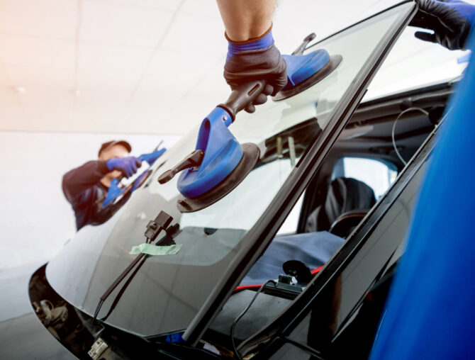 5 Tips For Choosing The Right Auto Glass Repair Shop